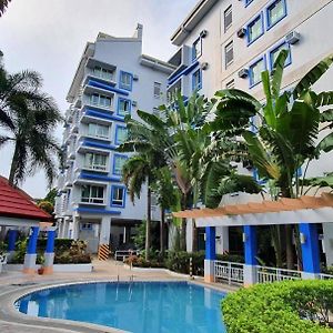 Scandia Suites At South Forbes Homey & Cozy 2-Bedroom Condo Silang Exterior photo