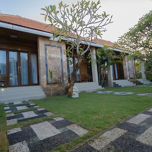 Abian House Nusa Penida Hotel Batununggul Exterior photo