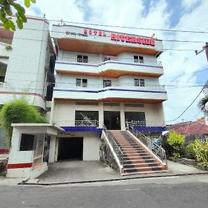 Hotel Riverside Manado Exterior photo