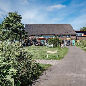 Tinyparks Cast Away Hotel Zuid-Beijerland Exterior photo