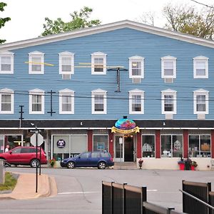 Smugglers Cove Inn Lunenburg Exterior photo