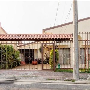 Casa Sarita - Cerca Del Juan Castro, Hospital Y Tribunales Apartment Quesada  Exterior photo