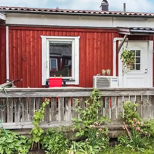 2 Bedroom Gorgeous Home In Hallstavik Exterior photo