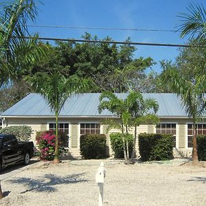 Lazy Cuckoo Inn - Sleek And Stylish Studio Apartments Fort Myers Beach Exterior photo