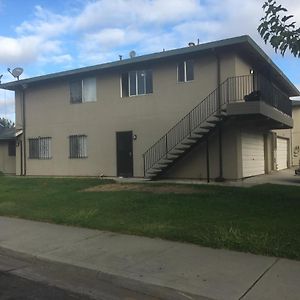 Charming Full Two Bedroom Apartment Stockton Exterior photo