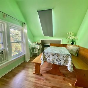 Cozy 1-Bedroom Loft With Falls View 4Mins To Falls Niagara Falls Exterior photo