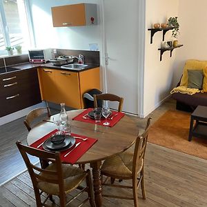 Charmant T2 Central Avec Wifi, A 15 Min Des Thermes, Parking Gratuit, Lave-Linge Et Seche-Linge Communs - Fr-1-541-98 Apartment La Roche-Posay Exterior photo