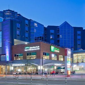 Holiday Inn Express Vancouver-Metrotown Burnaby Exterior photo