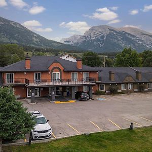 Northwinds By Basecamp Hotel Canmore Exterior photo