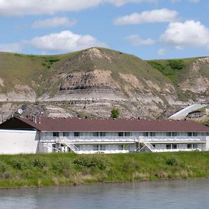 Travelodge By Wyndham Drumheller Ab Exterior photo