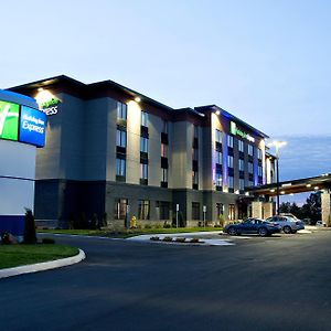 Holiday Inn Express Pembroke, An Ihg Hotel Exterior photo