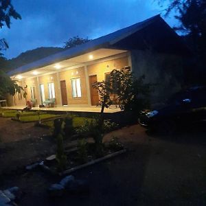 Riung Lalong Terong Guest House Exterior photo