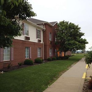 Country Hearth Inn & Suites Willard Exterior photo