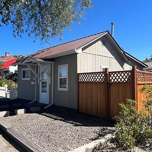 Cheerful Pet-Friendly Bungalow Right In Town Villa Montrose Exterior photo