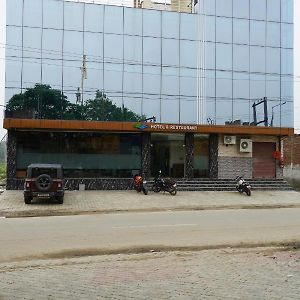 Green Sarovar Hotel & Restaurant Mathura Exterior photo