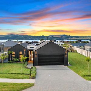 Mellow Yellow Villa Taupo Exterior photo