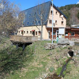 Camping Hotel Les Airelles Saint-Cirgues-en-Montagne Exterior photo