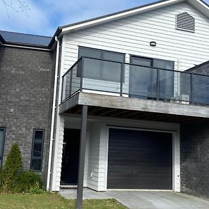 Hamilton Hospital Retreat - 2 Bedroom Townhouse Modern Warm Quiet Exterior photo