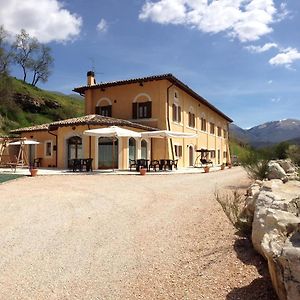 Il Casale San Martino Bed & Breakfast Norcia Exterior photo