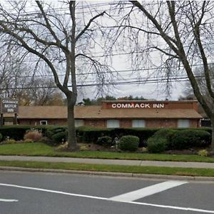 Commack Inn Exterior photo