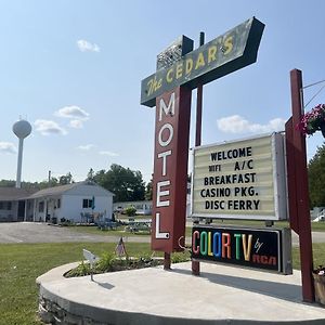 Cedars Motel Saint Ignace Exterior photo