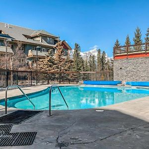 2Br Condo In Canmore Pool, 3 Hot Tubs, Gym & Bbq Exterior photo