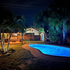 The Peacock Bungalow- Heated Pool & Jacuzzi- 5 Min To Beach! Villa Lake Worth Beach Exterior photo