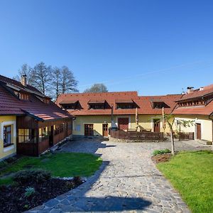 Mlyn Kamenice Hotel Klucenice Exterior photo