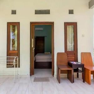 Poling Sea View Bed & Breakfast Batununggul Exterior photo