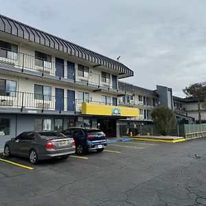 Days Inn By Wyndham El Paso Airport East Exterior photo