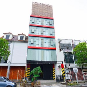 Super Oyo Flagship 3688 Pot Art Hotel Surabaya Exterior photo