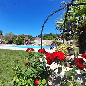 Longere Restauree Avec Piscine Chauffee, Terrasse Et Barbecue A Archigny - Fr-1-541-89 Apartment Exterior photo