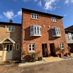 Stylish 3 Bedroom Townhouse For 5 Guests, Set In The Medieval Grid With Off Street Parking Bury St. Edmunds Exterior photo