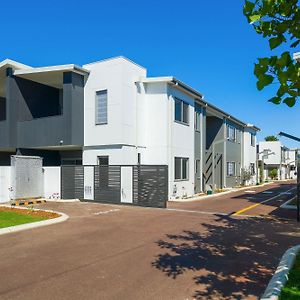 Relax N Recover Or Work: Hillside Getaway Apartment Kelmscott Exterior photo