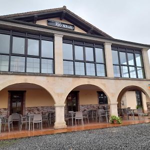 Hosteria Rio Negro Hotel Barcena de Cicero Exterior photo