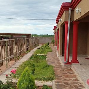 Lormasol Mews Guesthouse Serowe Exterior photo