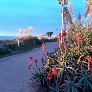 Relaxing Beach Side Apartment In Costalita Estepona Exterior photo