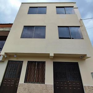 Habitaciones Confortables En Casa De Huespedes Cuenca Exterior photo