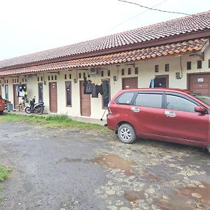 Oyo Life 93590 Penginapan Palapa 10 Syariah Hotel Bandar Lampung Exterior photo