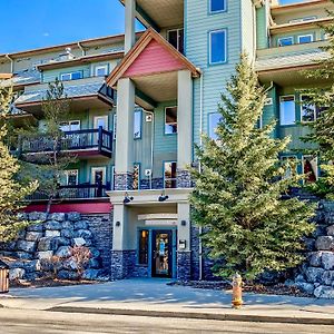 Canmore Mountain View Loft Apartment Heated Outdoor Pool Exterior photo