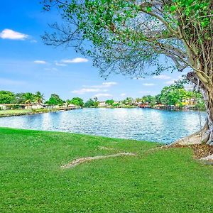 Parking - King Bed - Water Front - Palm Wave Says Apartment Coconut Creek Exterior photo