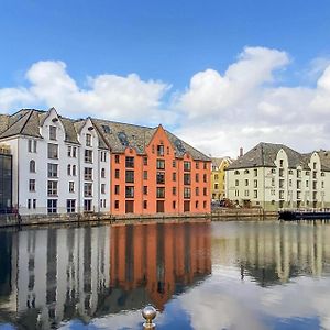 1 Bedroom Amazing Apartment In Alesund Exterior photo