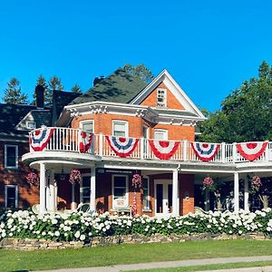 1000 Islands Bed And Breakfast-The Bulloch House Gananoque Exterior photo