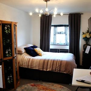 En-Suite Studio Room, Free Parking, Short & Long Stays For Work Or Leisure Cambridge  Exterior photo