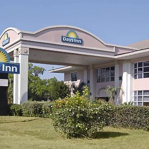 Days Inn By Wyndham Gainesville University Exterior photo