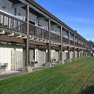 Edgewater Inn And Suites Coos Bay Exterior photo