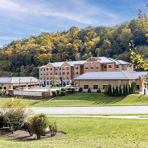 Best Western Plus Franciscan Square Inn & Suites Steubenville Exterior photo