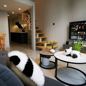 Panda Zuoke Besucher Apartment 熊猫坐客民宿 Kunming Exterior photo