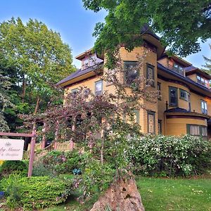 Ruby Manor Bed & Breakfast Bed & Breakfast Gananoque Exterior photo