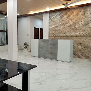 5 Petals Hotel Varanasi Exterior photo